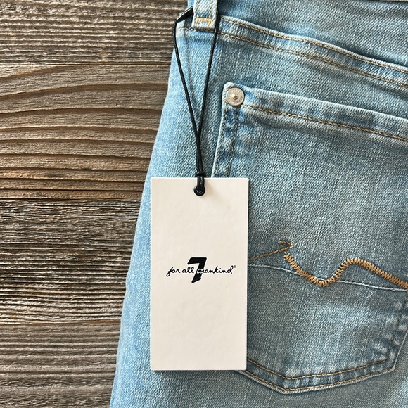 NWT 7 For All Mankind Mid Roll Jean Shorts Light Wash Size 27 - Picture 4 of 14